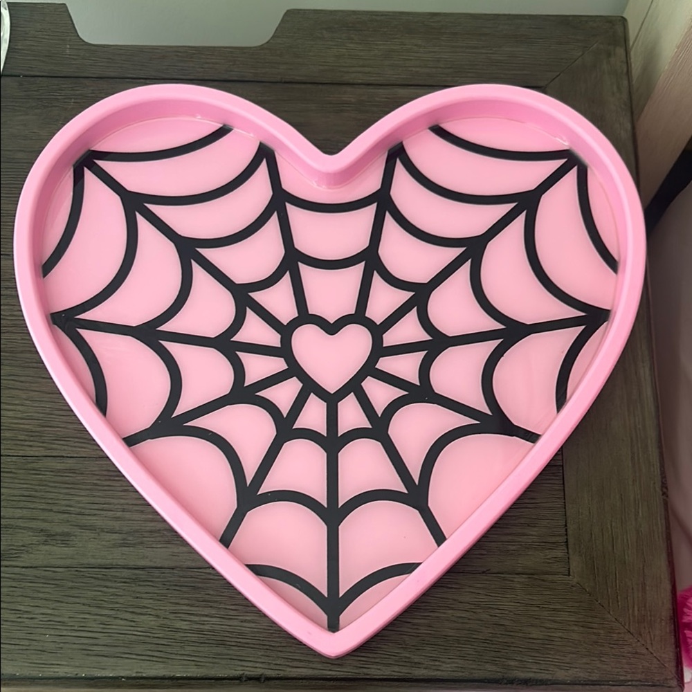 Ashland Pink Heart-Shaped Spiderweb Tray